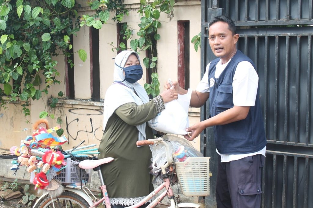 Ruang Baik Salurkan 1687 Sembako dan Parcel Peduli Pejuang Keluarga