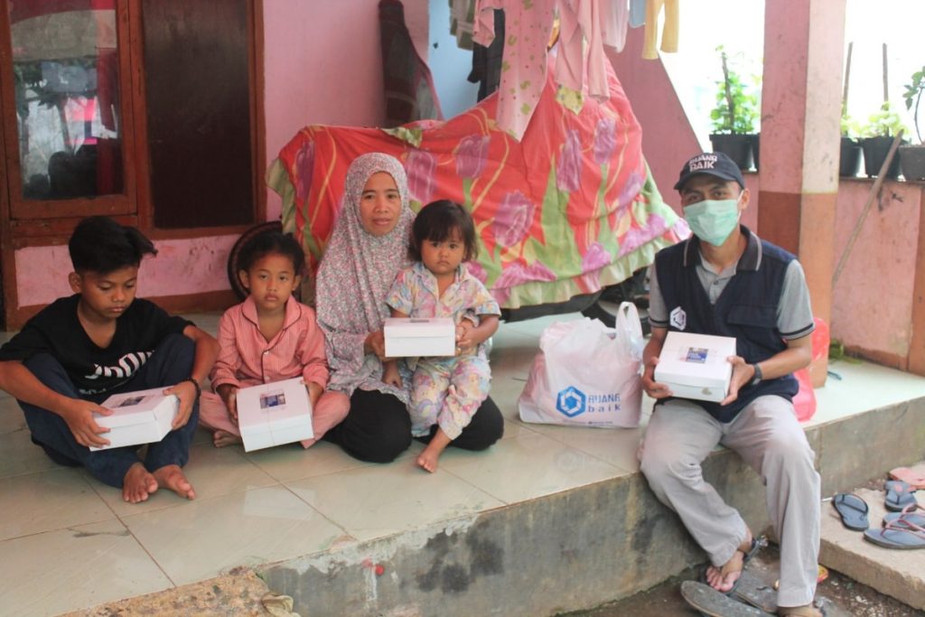 1040 Nasi Box Ruang Baik berhasil di Sampaikan Ke Santri Penghafal Quran dan Yatim