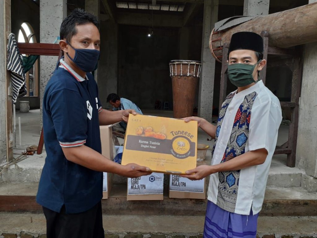 Selama Ramadhan 1441 H Ruang Baik Salurkan 1000 KG Kurma dan 1000 Paket Nasi Untuk Santri