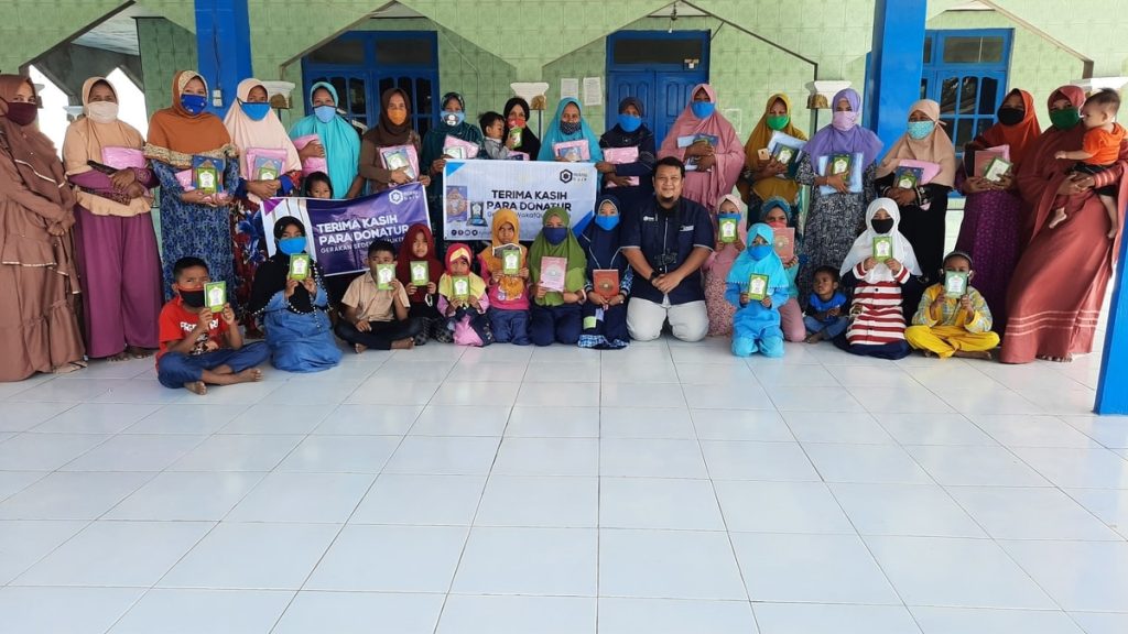 Penyaluran Buku IQRO Wakaf Kepada Para Santri TPA dan Muallaf di Desa Papela, Kecamatan Rote Timur, Kabupaten Rote Ndao