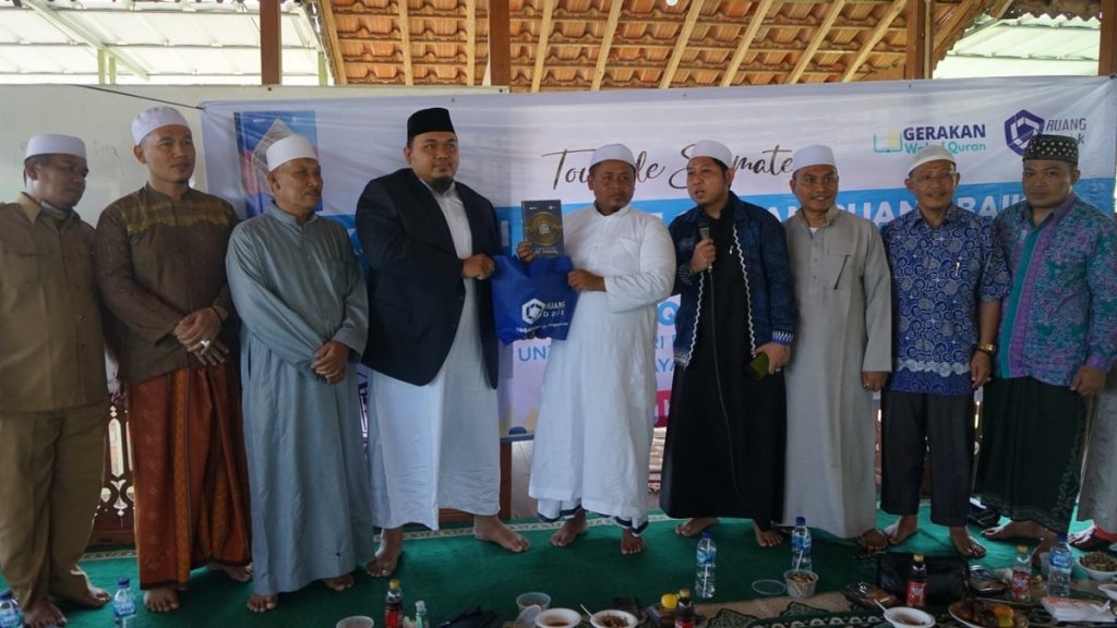 Simbolis Penyerahan Al Quran Wakaf