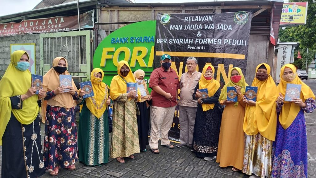 bersama ibu ibu penggiat komunitas man jadda wa jada
