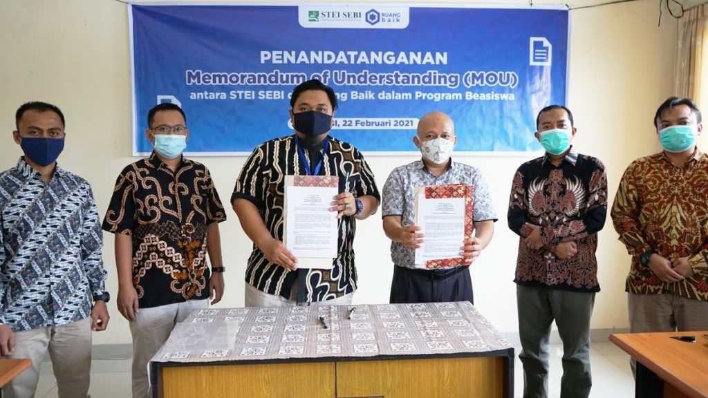 Ruang Baik Salurkan Beasiswa Pendidikan Sarjana di Sekolah Tinggi Ekonomi Islam SEBI