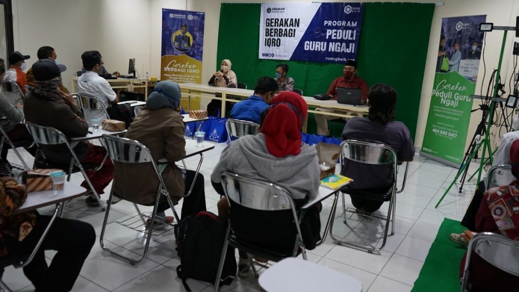 suasana acara penyaluran 5000 Buku IQRO dan Bantuan Insentif untuk Guru Ngaji di Cirebon(24-25/2/2021)