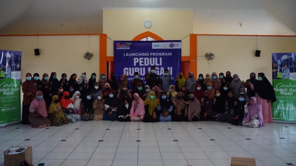 Foto Bersama Guru Ngaji se Kecamatan Bojongsari pada acara Launching Program Peduli Guru Ngaji Se Kecamatan Bojongsari Kota Depok. Doc Ruang Baik