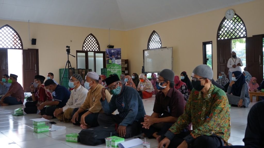 para guru ngaji se kecamatan Bojongsari Kota Depok sedang mengikuti acara Launching Program Peduli Guru Ngaji yang digelar oleh Ruang Baik. Doc Ruang Baik