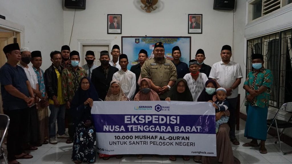 bersama para guru ngaji di Desa Darmaji, Kecamatan Kopang, Kabupaten Lombok Tengah
