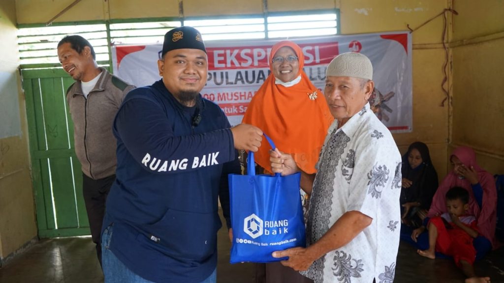 paket Sembako untuk Guru Ngaji