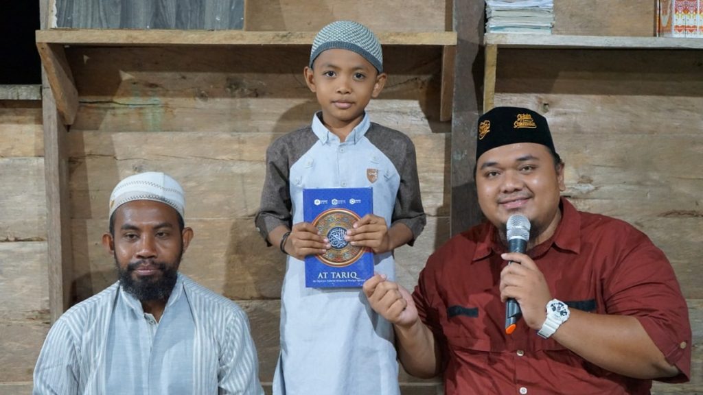 santri di Weda dapat Hadiah Mushaf Al Quran