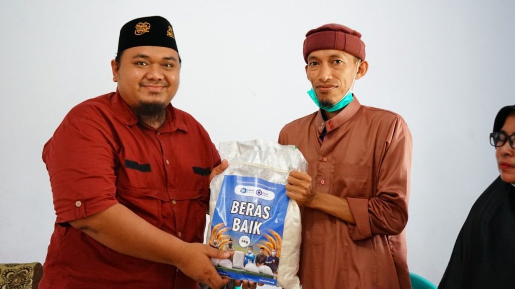 paket Beras untuk Guru Ngaji