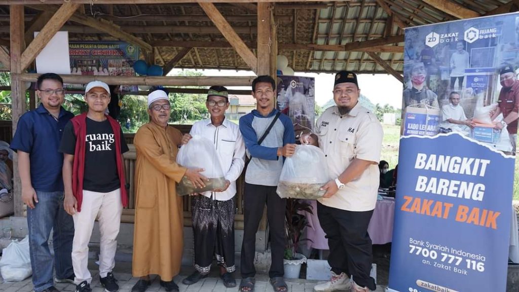 serah terima Hasil Panen desa Binaan