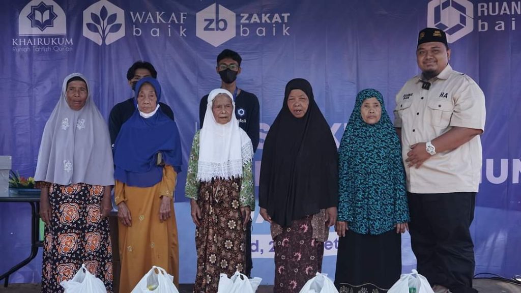 Santunan ke Masyarakat Sekitar