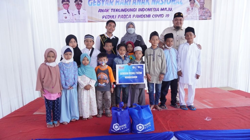 Simbolis Penyerahan Paket Bantuan Pangan Untuk Anak-Anak Yatim di Bojongsari
Ahad, 14 Agustus 2022