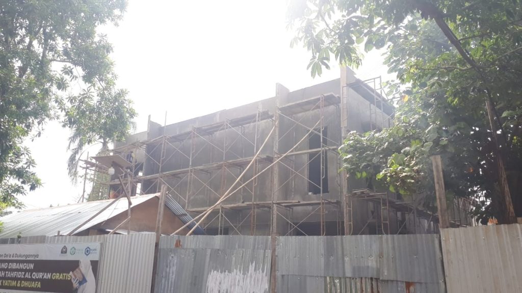 Tampak Depan Asrama RTQ Khairukum