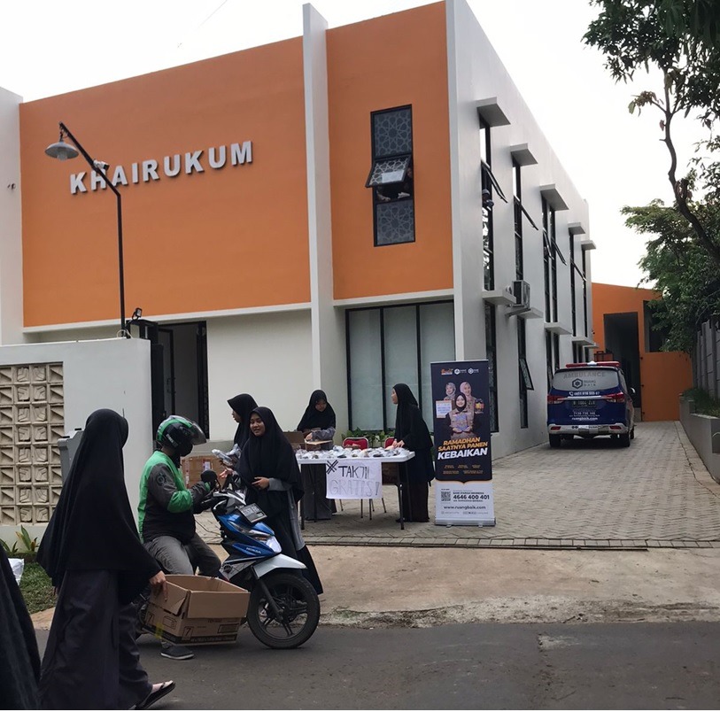 MasyaAllah!! Santri Berbagi Ta'jil Tiap Hari