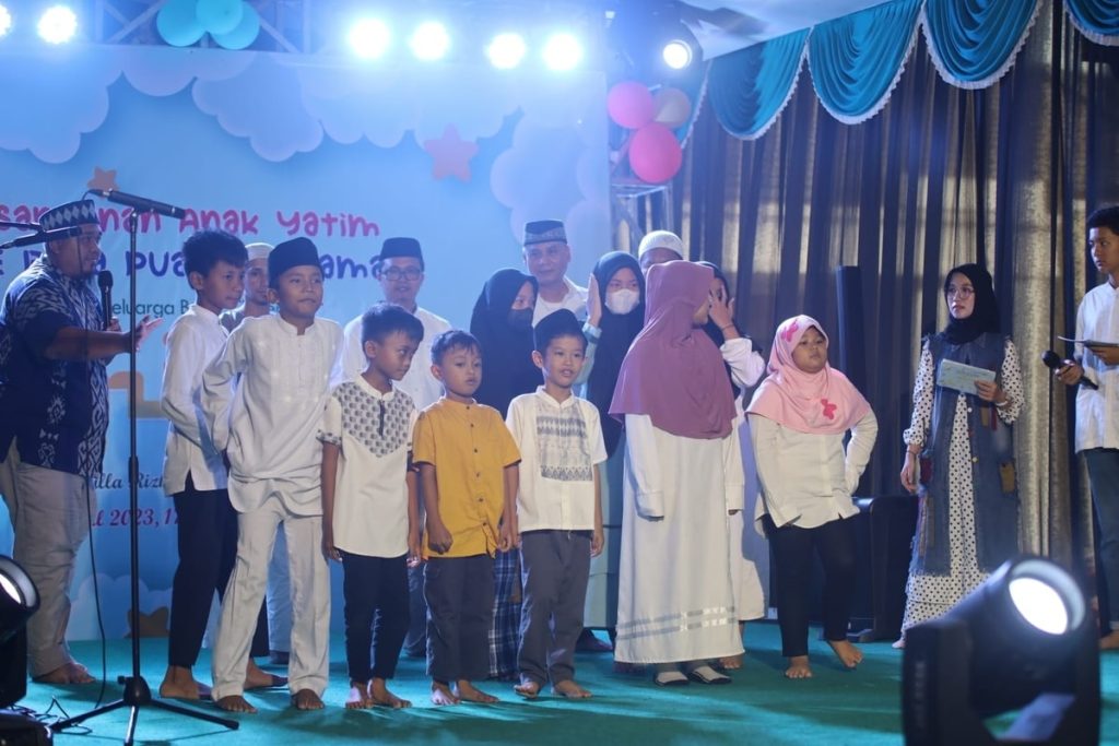Warga Cluster Mina & Ruang Baik Kolaborasi Bahagiakan Anak-Anak Yatim