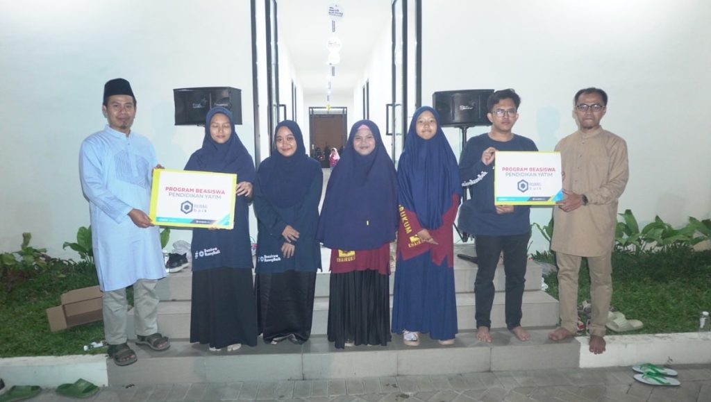 Syiarkan Bulan Muharram, Ruang Baik Salurkan Beasiswa Untuk Santri Yatim