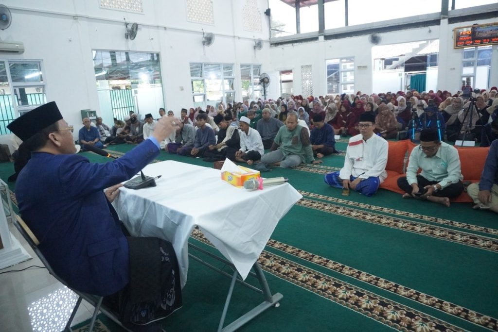 Tilawah Al Quran KH Muammar ZA Pukau Seluruh Jamaah Tabligh Akbar Nuzulul Quran