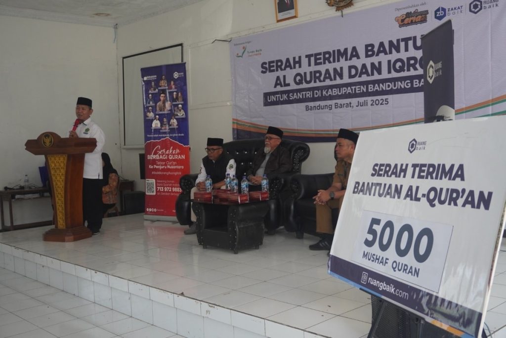 5.000 Mushaf Al-Qur’an Disalurkan untuk Santri di Kabupaten Bandung Barat