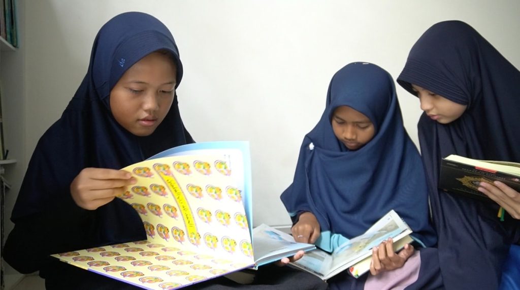 Ayah Pergi, Ibu Juga Pergi..Ini Perjuangan Adel Yatim Piatu Saat Ini