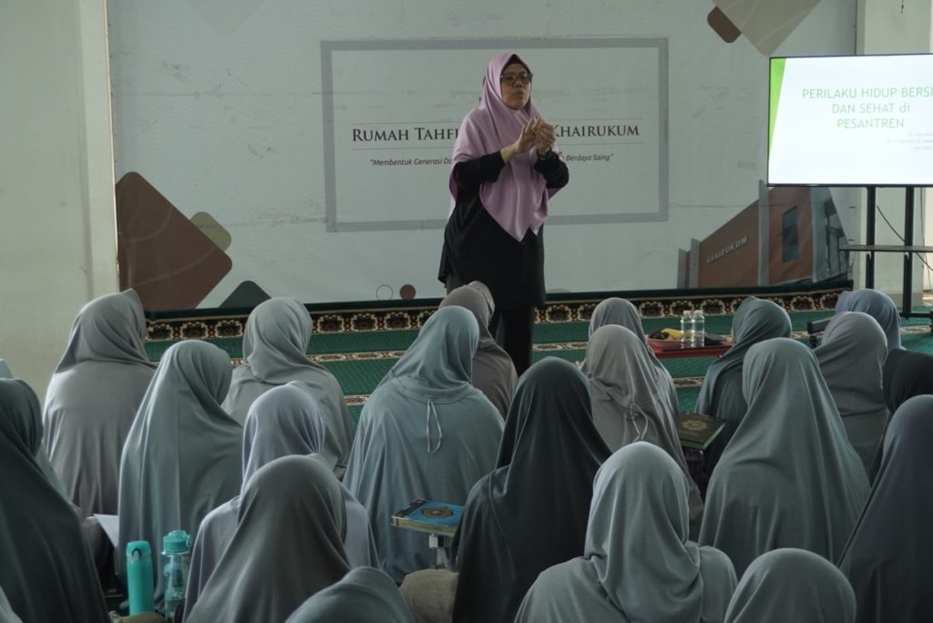 PEDULI KESEHATAN SANTRI, RTQ KHAIRUKUM BEKERJASAMA DENGAN RS CITRA AR RAFIQ UNTUK PENYULUHAN KESEHATAN