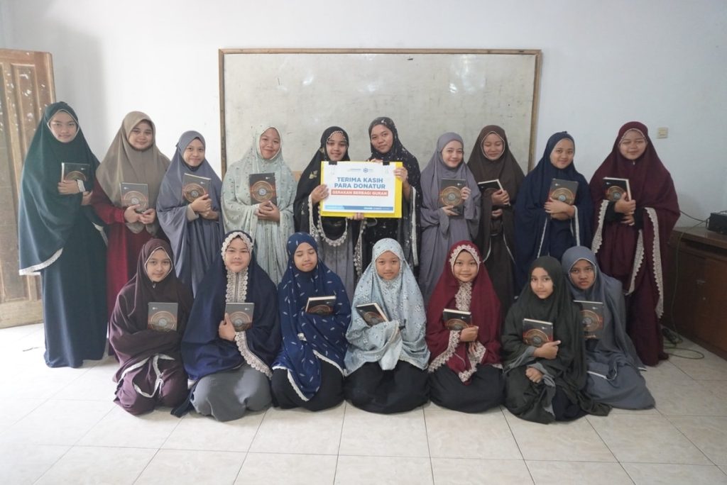 Wujud Kepedulian, Ruang Baik Berbagi Qur’an, Beras, dan Air ke Ponpes Miftahul Hidayah