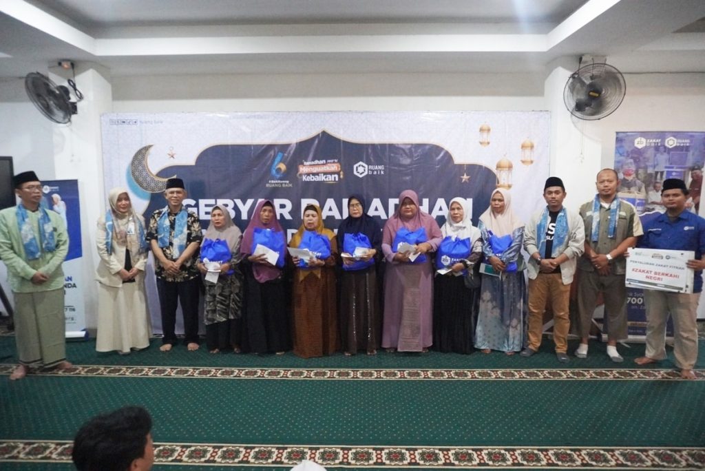 bersama perwakilan ibu ibu lansia dan mitra
