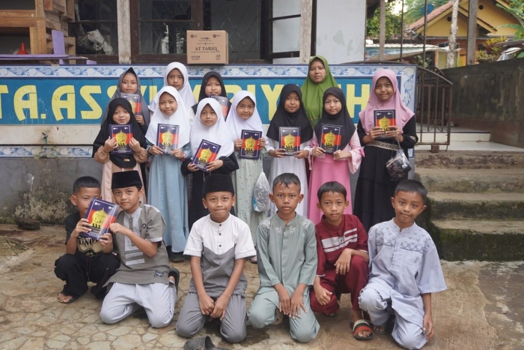 Seharian Menyusuri Wilayah Kuningan, Tim Ruang Baik Tebar Cahaya Al-Qur’an ke Pesantren pesantren hingga menyusuri 30 Desa