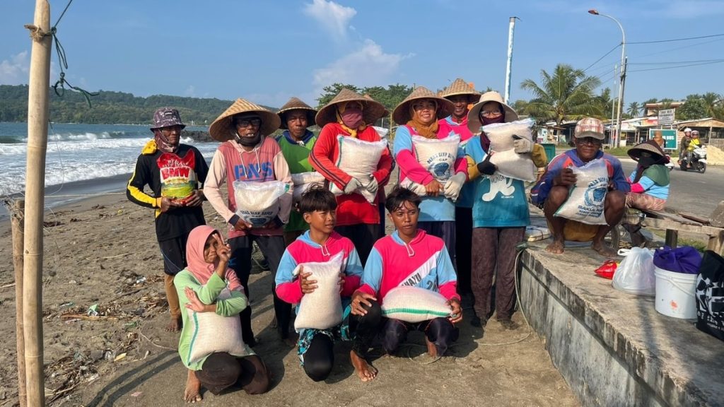 Di Ujung Dermaga, Kami Mendengar Jerit Sunyi Para Nelayan