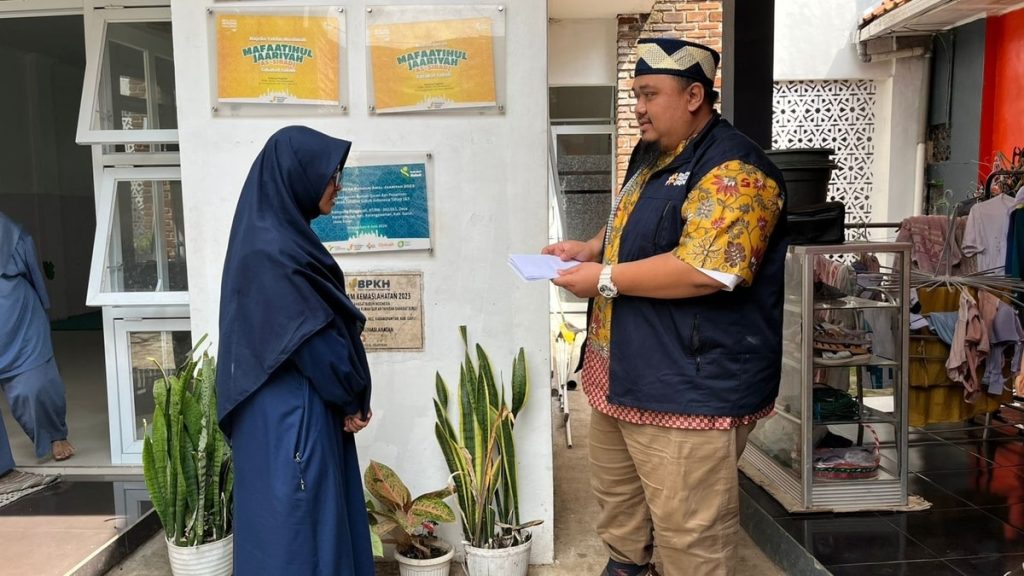 Mata Mereka Berkaca-kaca: Hadiah untuk Guru Ngaji yang Tak Pernah Menyerah Menjaga Al-Qur’an