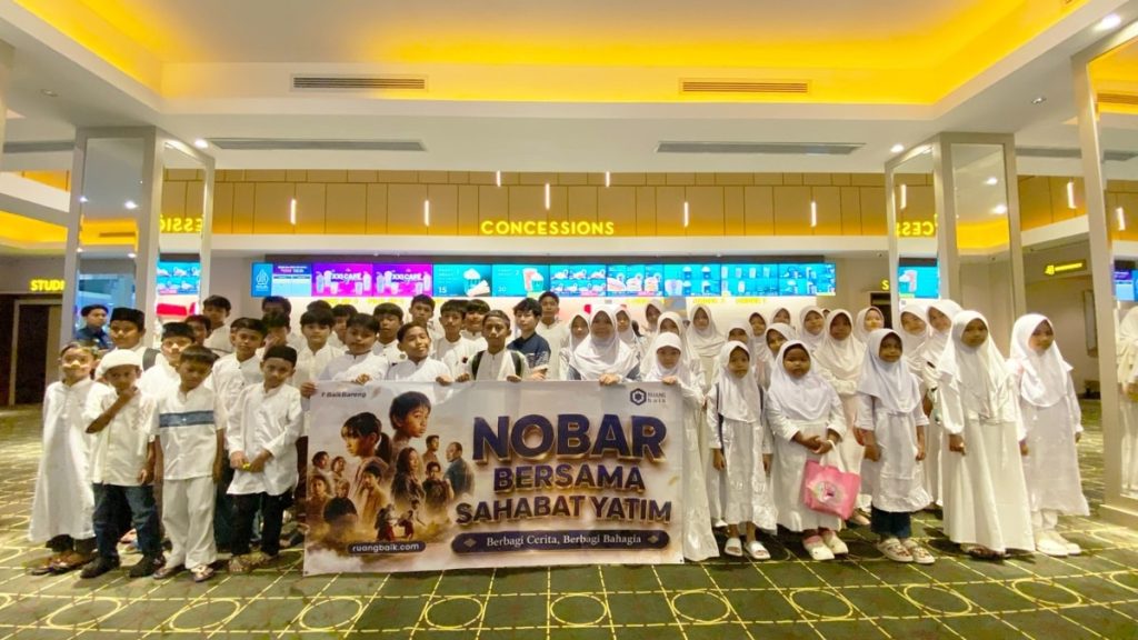 Isi Liburan, 50 Anak Yatim KPAY Bojongsari Diajak Nonton Bareng dan Belanja Perlengkapan Sekolah