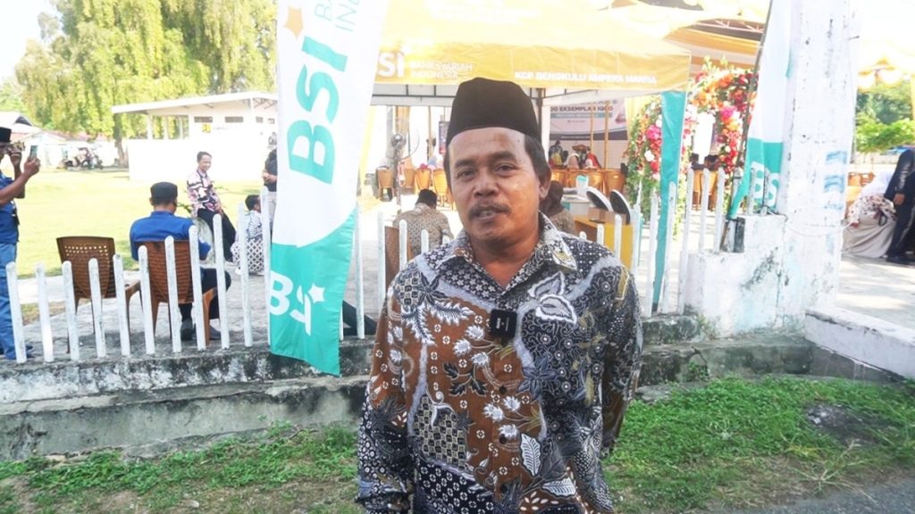 Tangan yang Mengangkat Batu Bata, Hati yang Menyalakan Cahaya Al-Qur'an