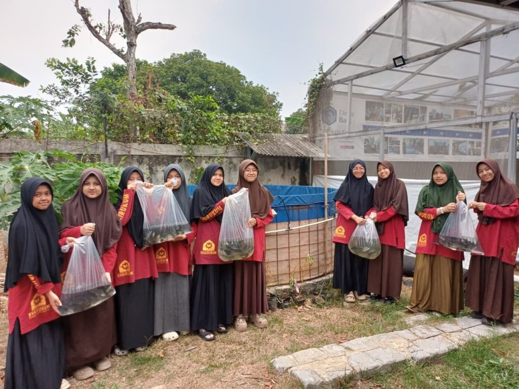 115 Bibit Ikan Nila Menumbuhkan Harapan Kemandirian di RTQ Khairukum